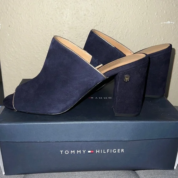 Tommy Hilfiger slides EUC - Picture 2 of 4